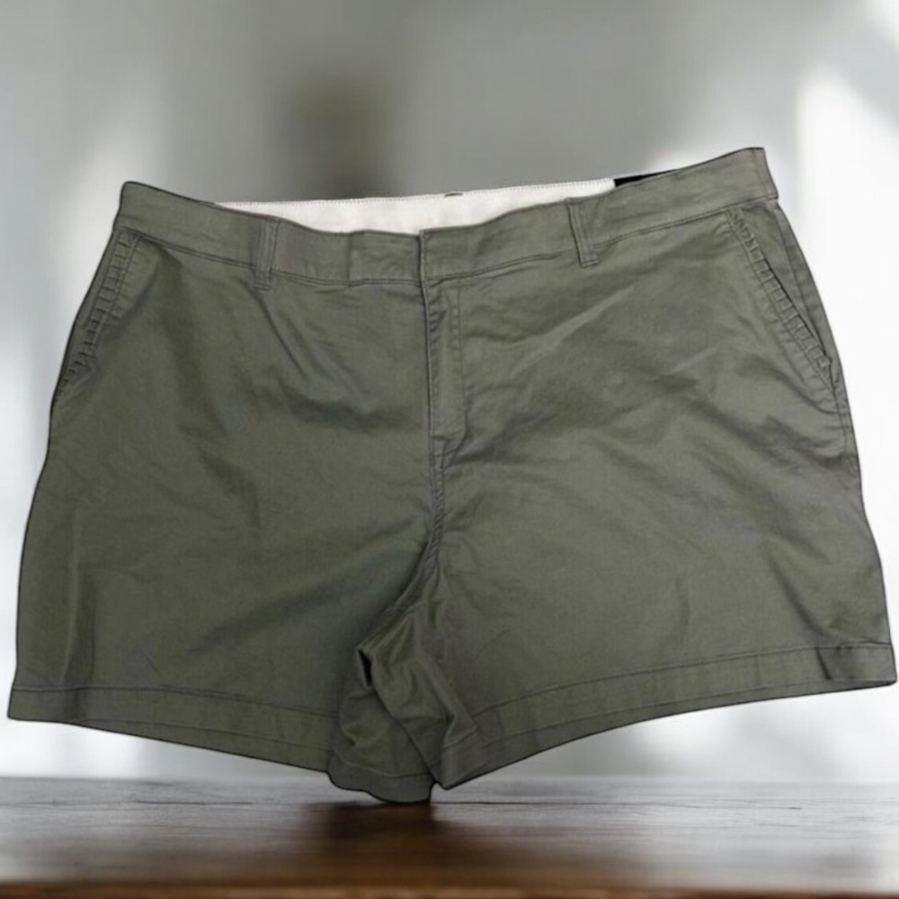 Women’s Lane Bryant Green Mid‎ Rise Essential Stretch Girlfriend Shorts